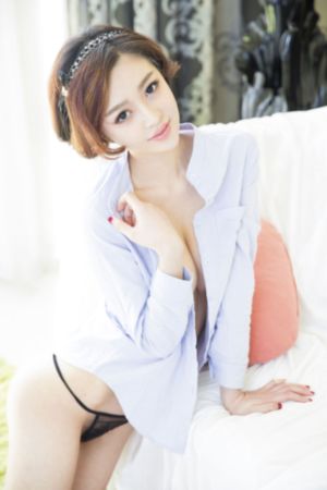 扒开少妇洁白大腿挺进公交车
